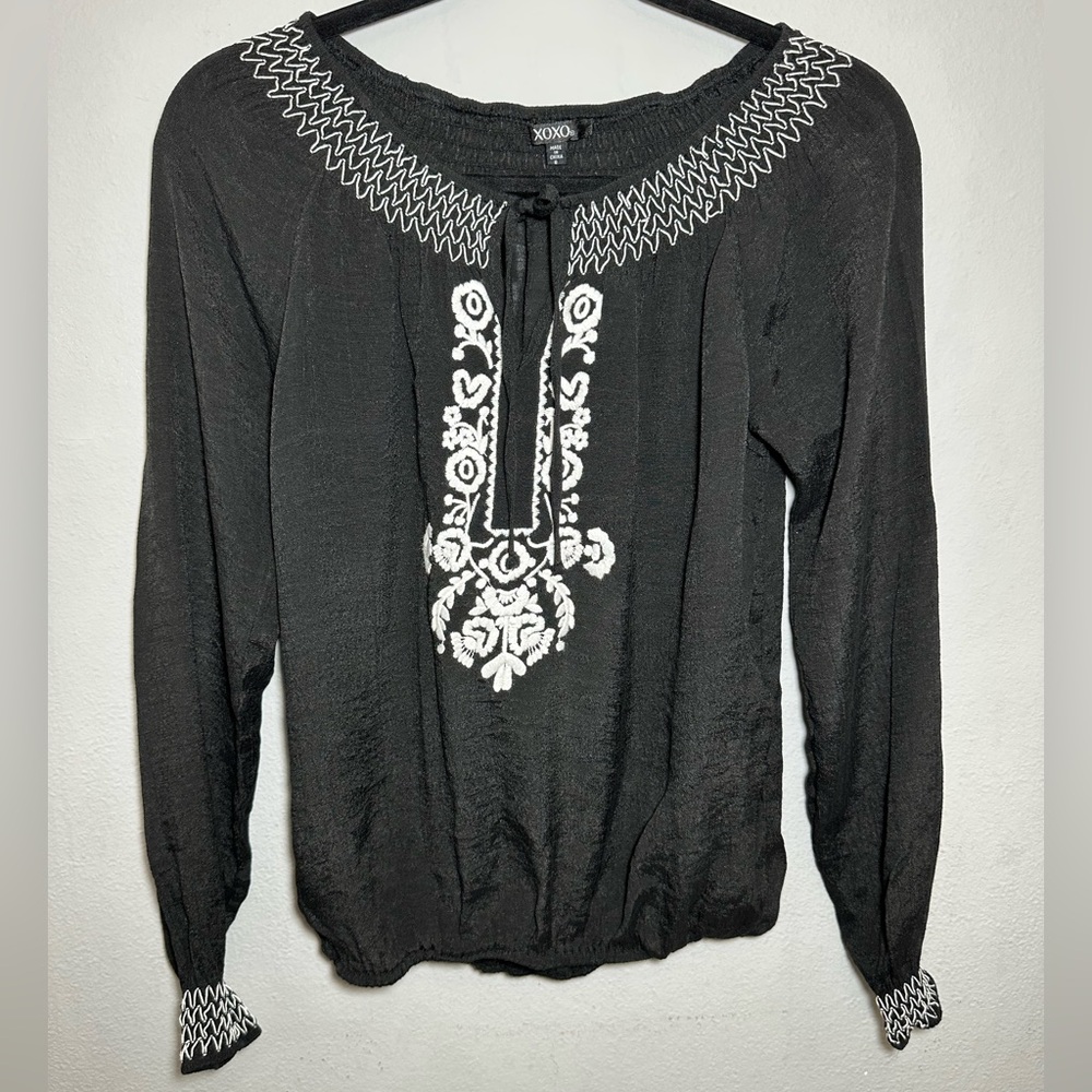 Xoxo Black/White Embroidery Detail Sheer Blouse Sz S/Pullover Shirt/Tie Closure